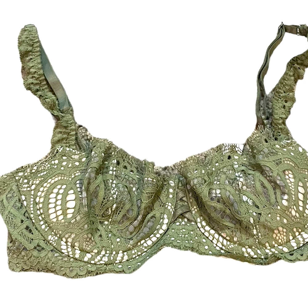 Victoria Secret Dream Angel pushup without padding size 32C NWT smoke free.